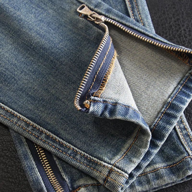 Zippered Pockets Solid Pattern Jeans