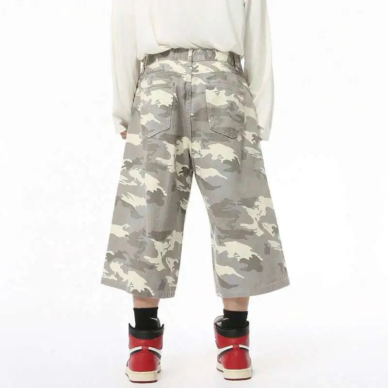 Camouflage Contrast Color Loose Capri