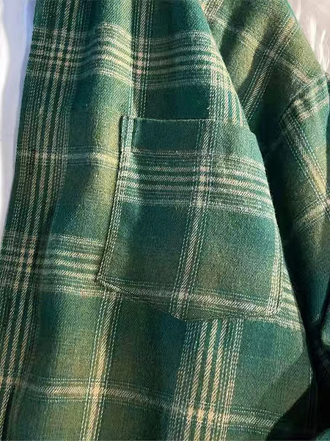 Long-Sleeved Plaid Pattern Shirt