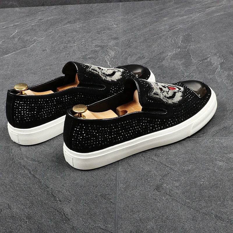Embroidery Wolf Rivets Men Loafers