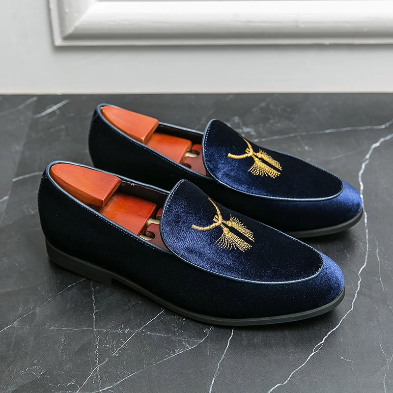 Solid Suede Embroidery Men's Loafers