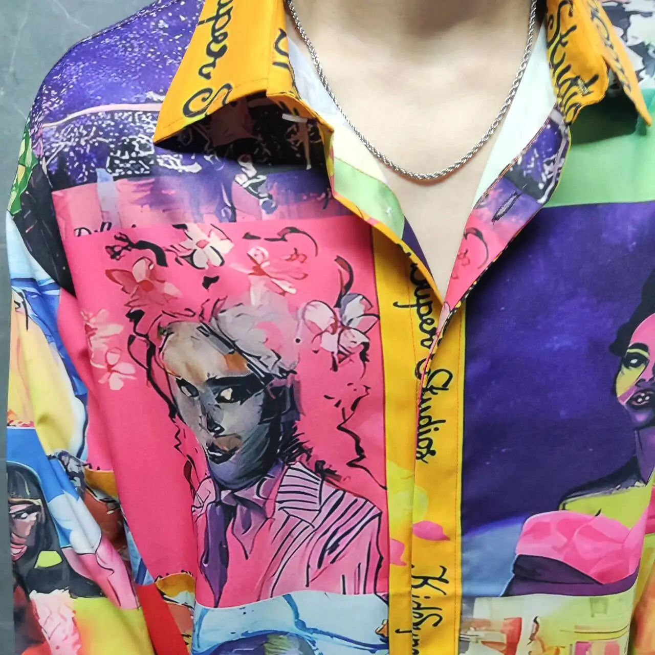 Color Contrast Lattice Character Print Shirt