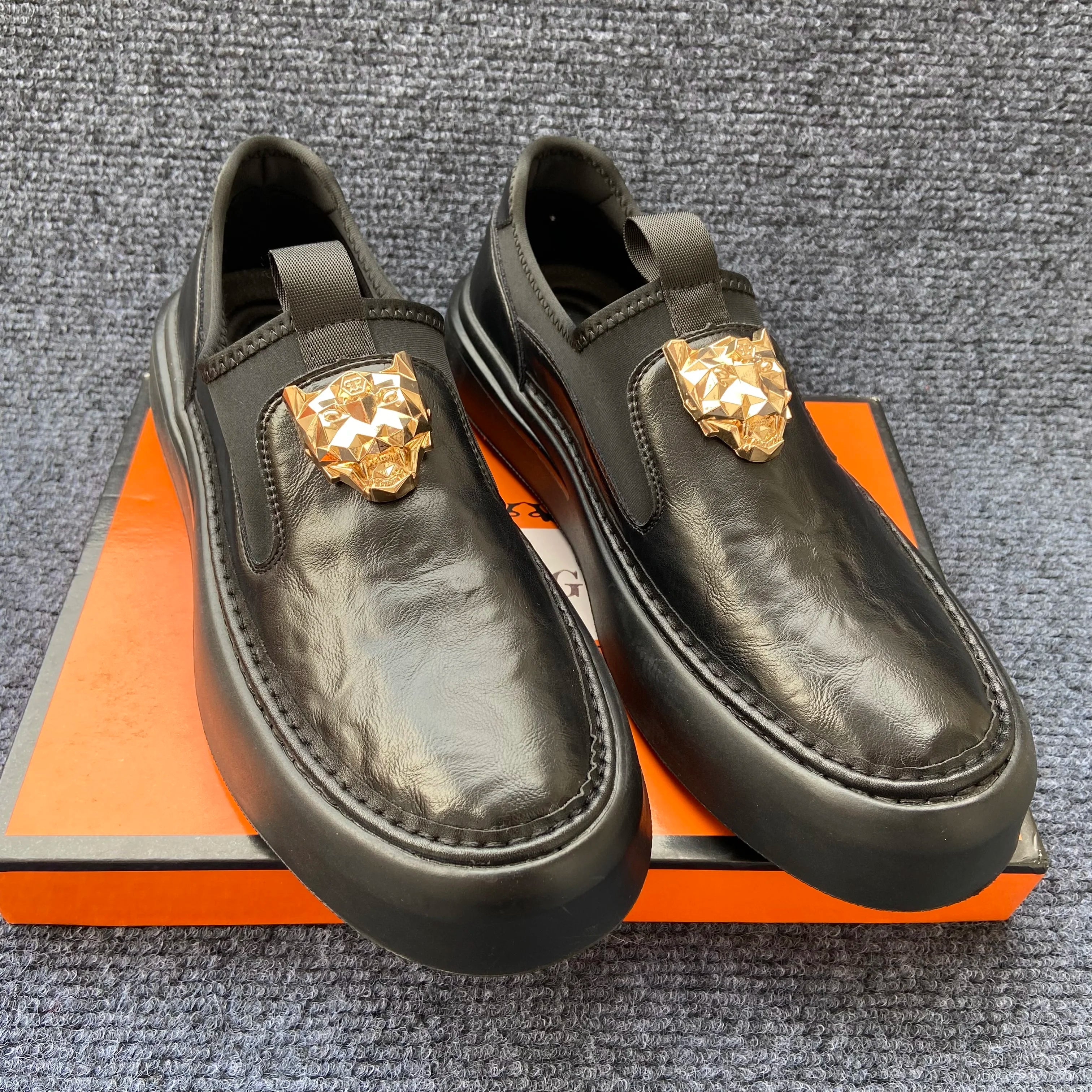 Lion Head Appliques Leather Slip-On Sneakers