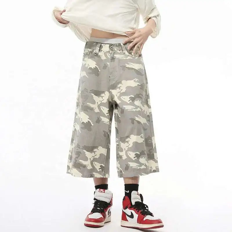 Camouflage Contrast Color Loose Capri