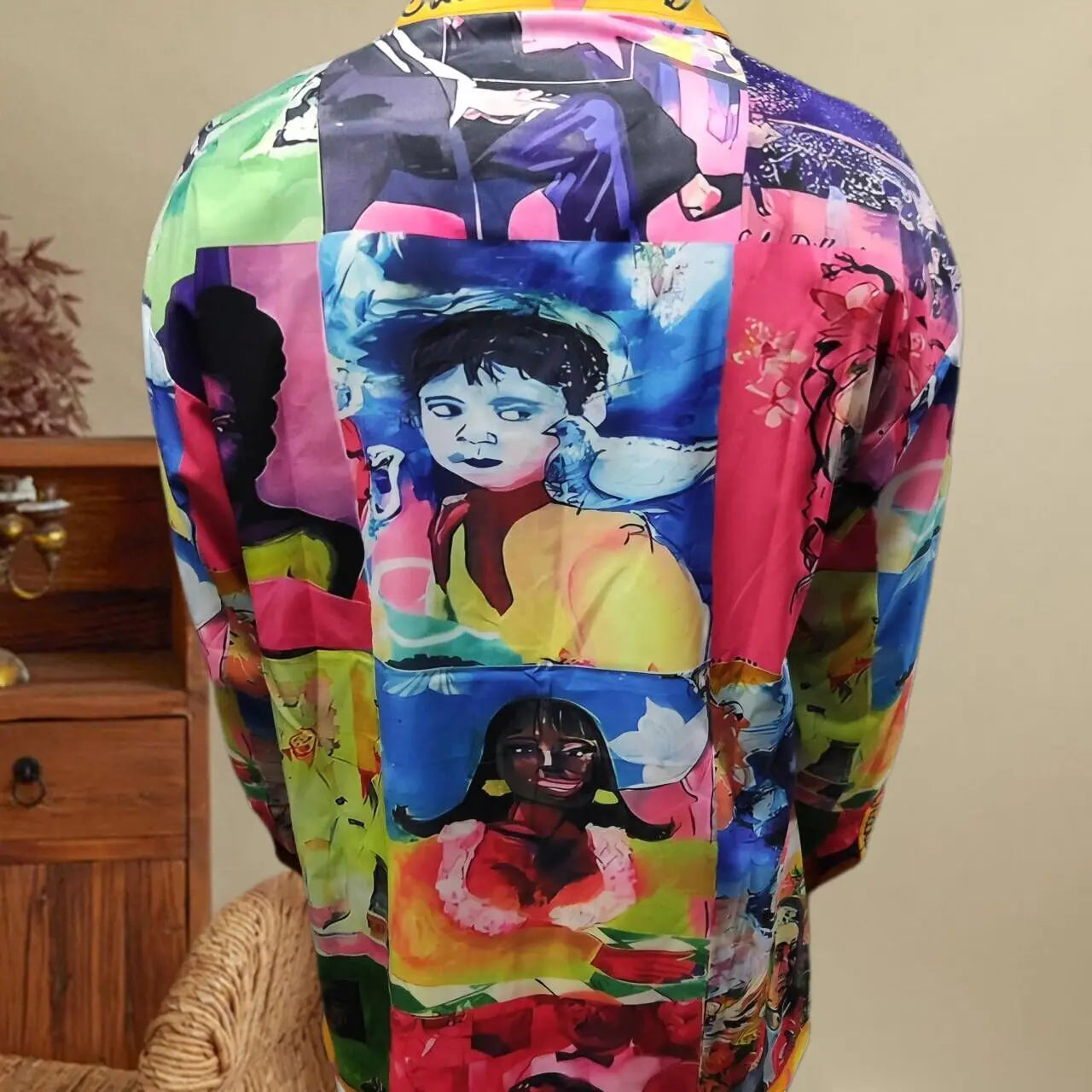 Color Contrast Lattice Character Print Shirt