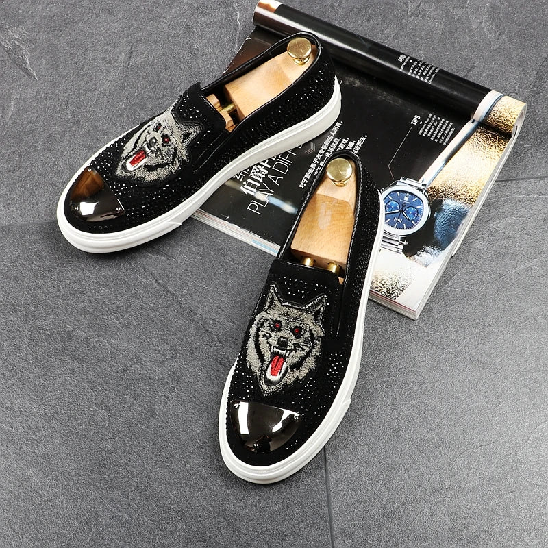 Embroidery Wolf Rivets Men Loafers