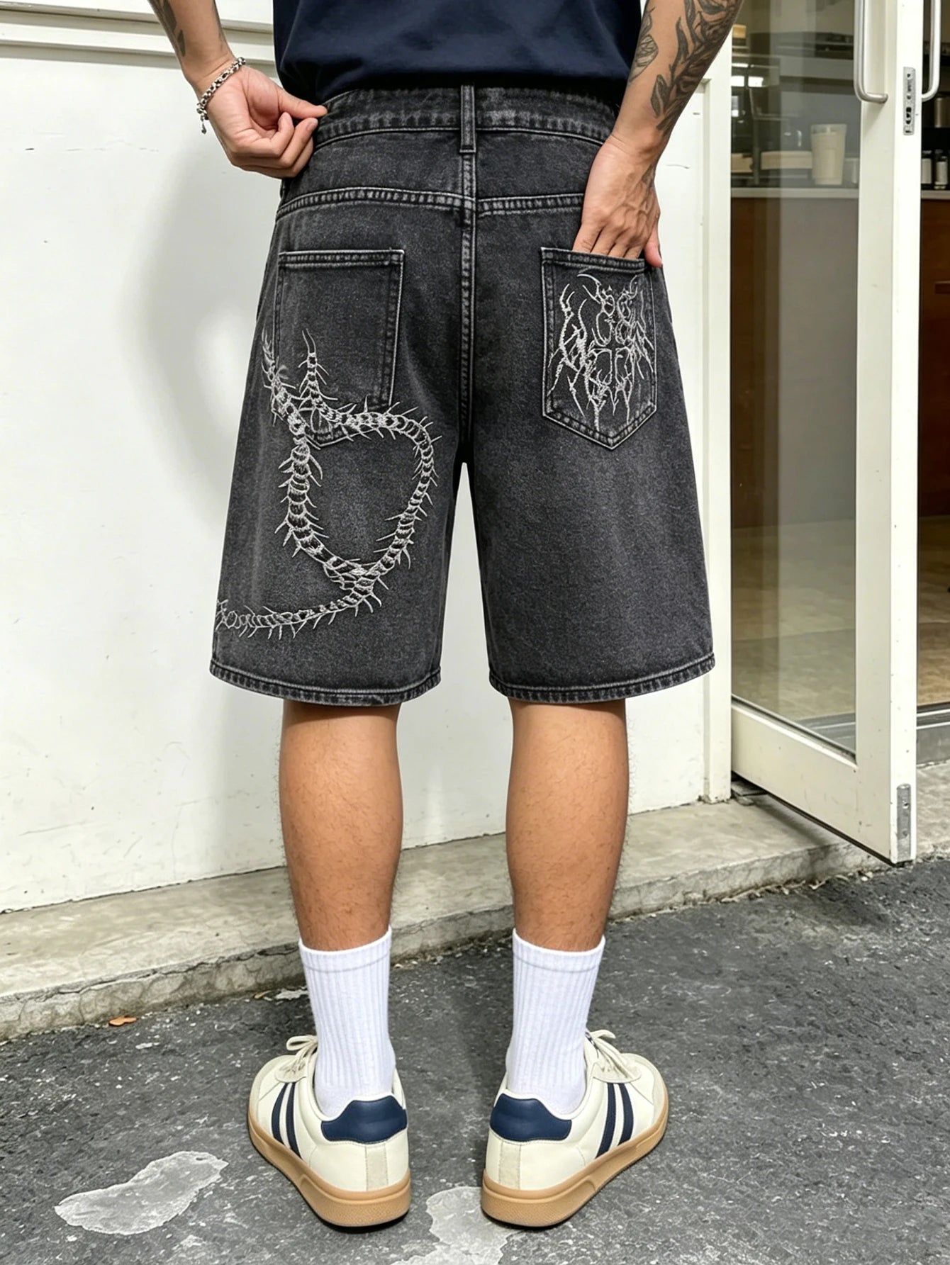 Embroidery Centipede Loose Denim Shorts