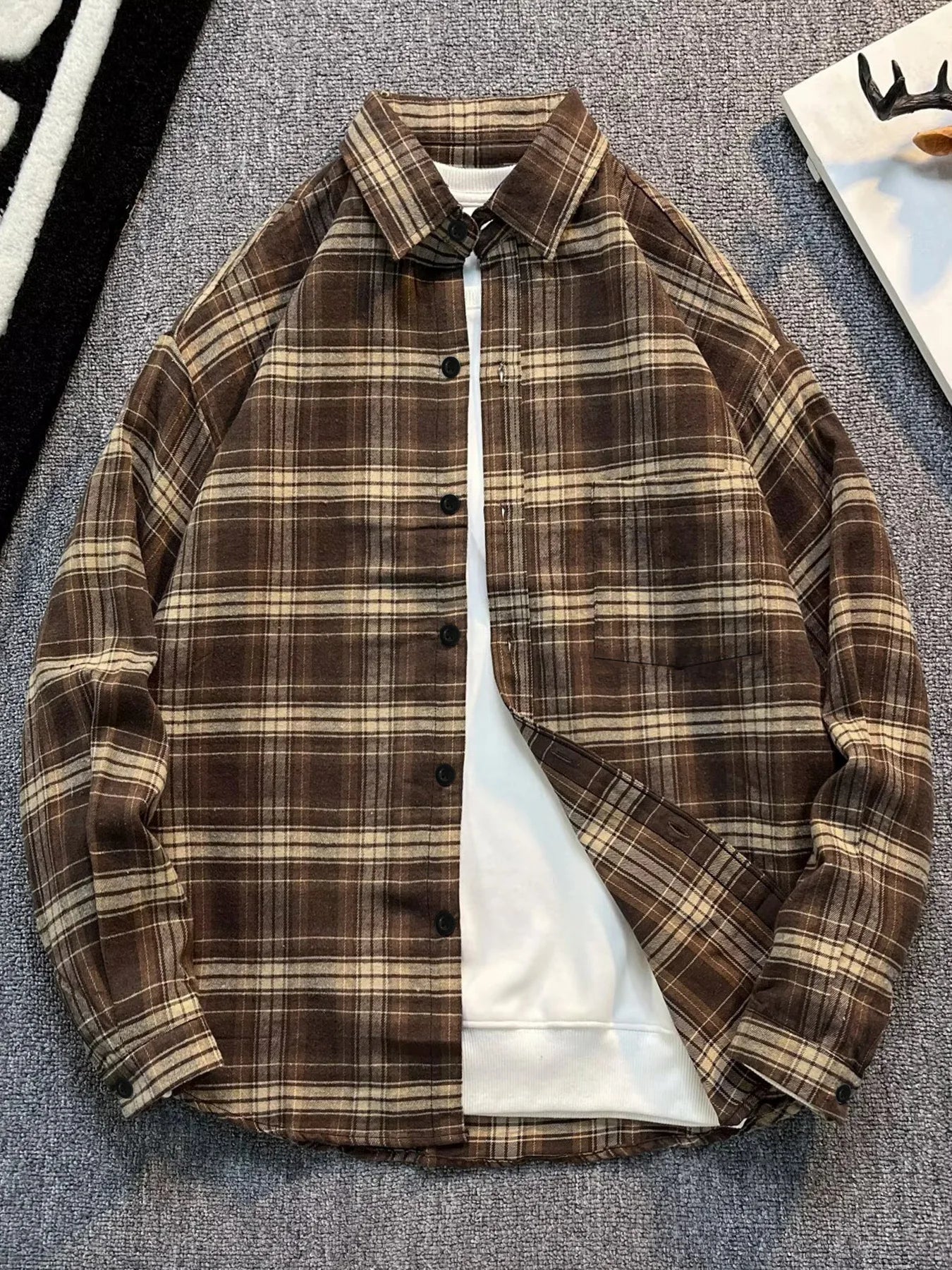Long-Sleeved Plaid Pattern Shirt