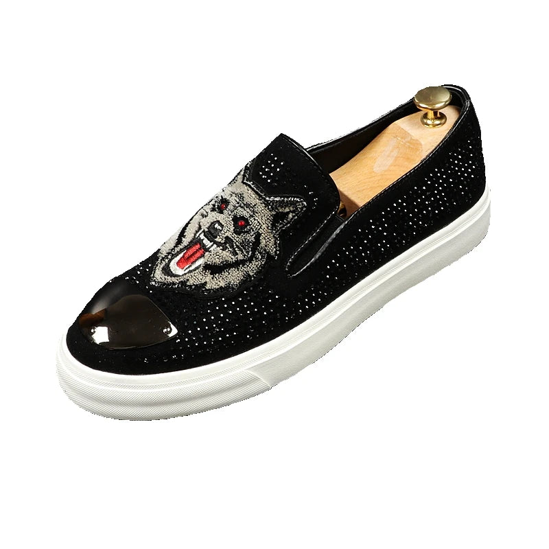 Embroidery Wolf Rivets Men Loafers