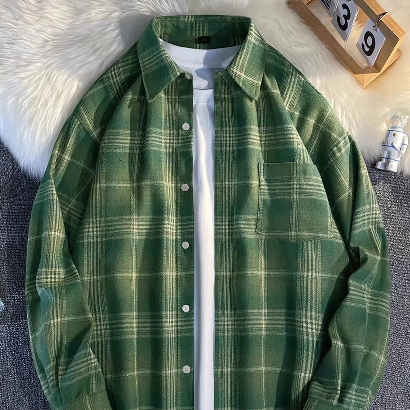 Long-Sleeved Plaid Pattern Shirt