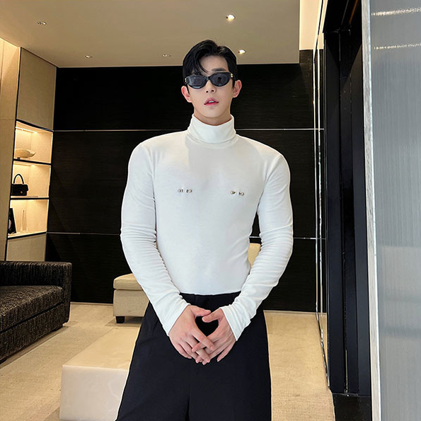 Detachable Breastpin Decoration Turtleneck T-Shirt