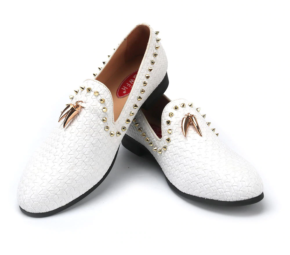 Zapatos casuales de cuero trenzado con adorno de remaches dorados para hombres