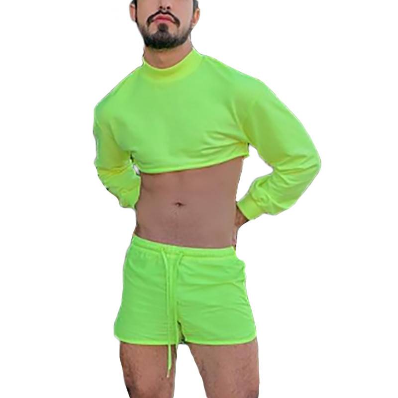 Conjunto de top corto y shorts de cuello alto liso