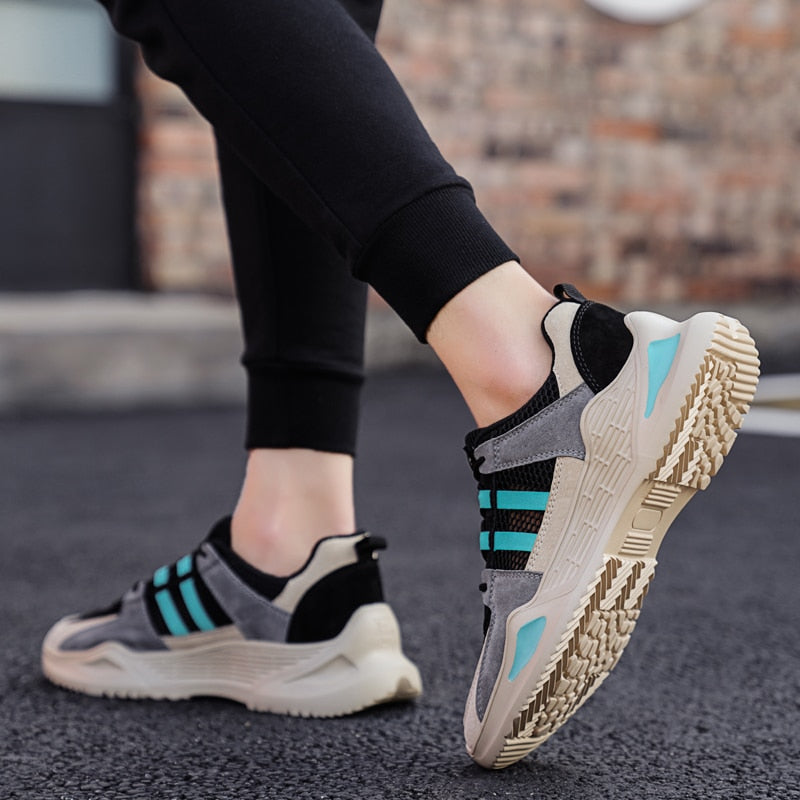 Baskets de marche de couleur à rayures en maille