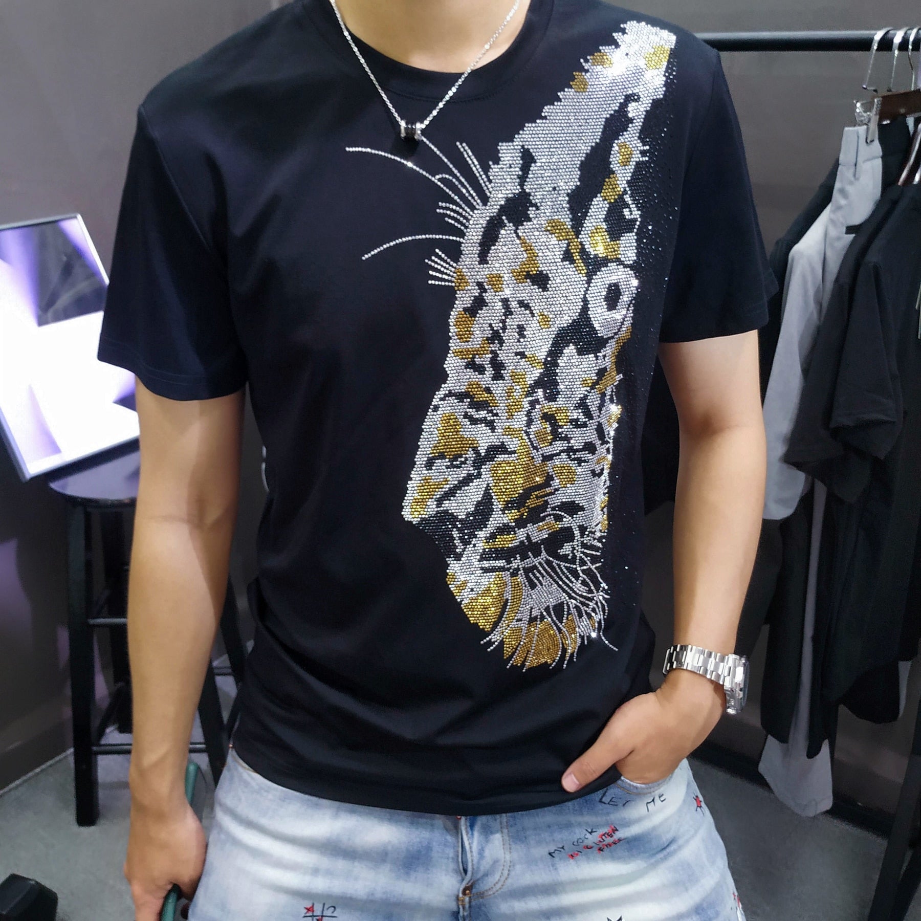 Glittering Rhinestones Offset Tiger Face Decorated T-Shirt