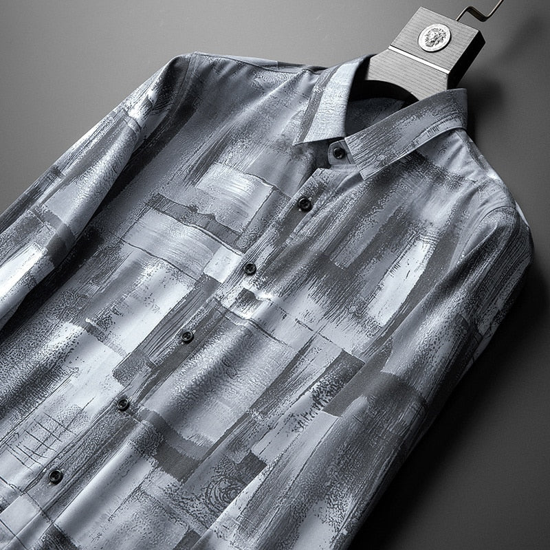 Camisa estampada con pinceladas de colores irregulares