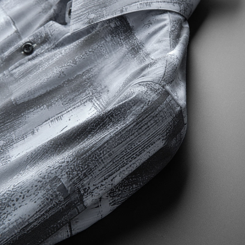 Camisa estampada con pinceladas de colores irregulares