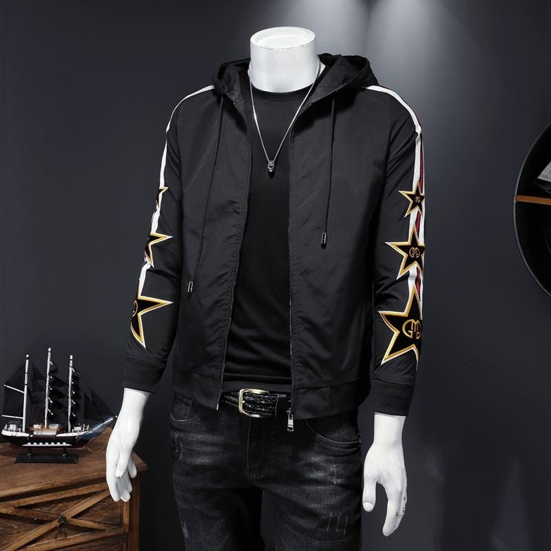 Veste à capuche décorée d'étoiles brodées