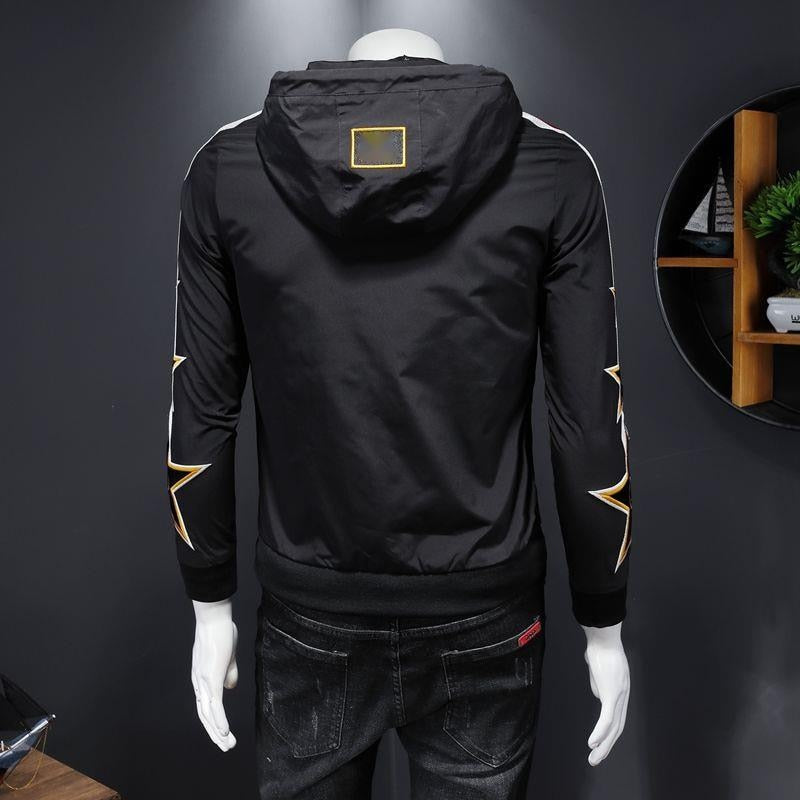 Veste à capuche décorée d'étoiles brodées