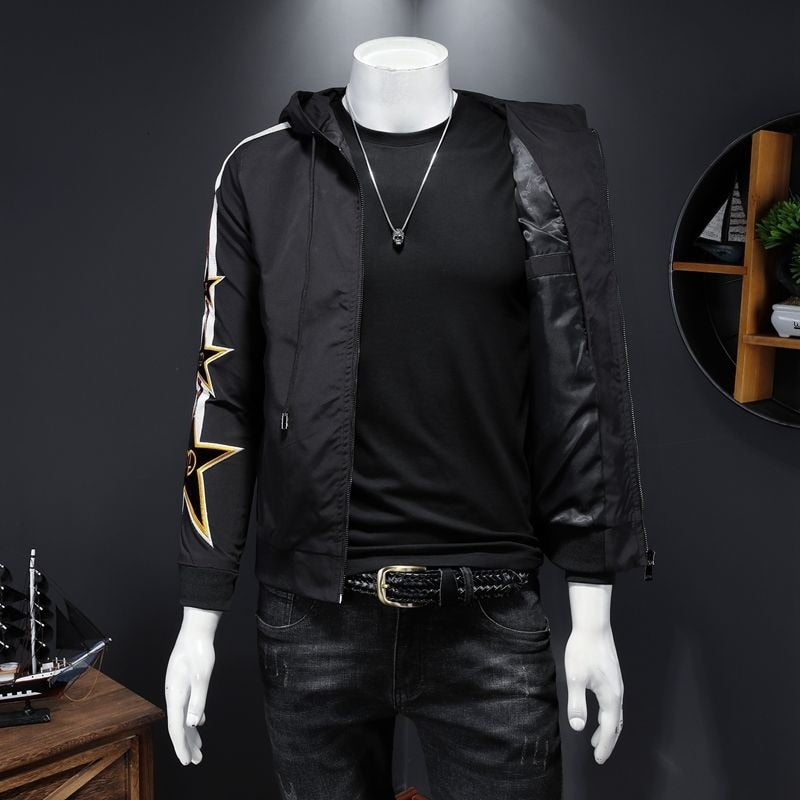 Veste à capuche décorée d'étoiles brodées