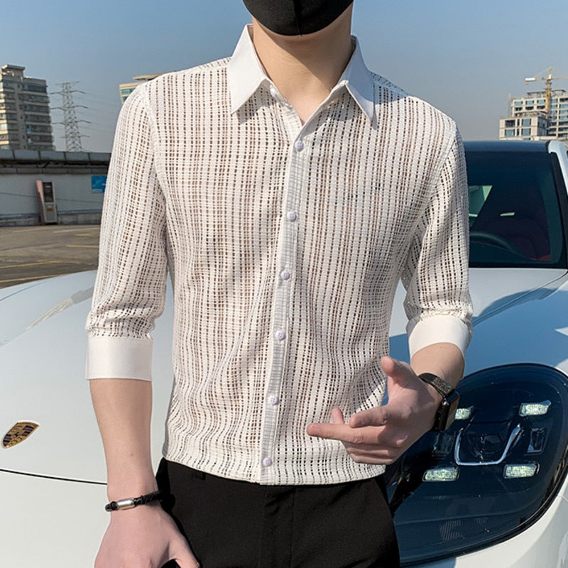 Camisa de media manga a rayas con encaje calado