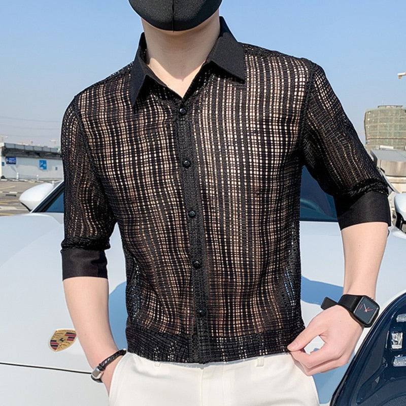 Camisa de media manga a rayas con encaje calado