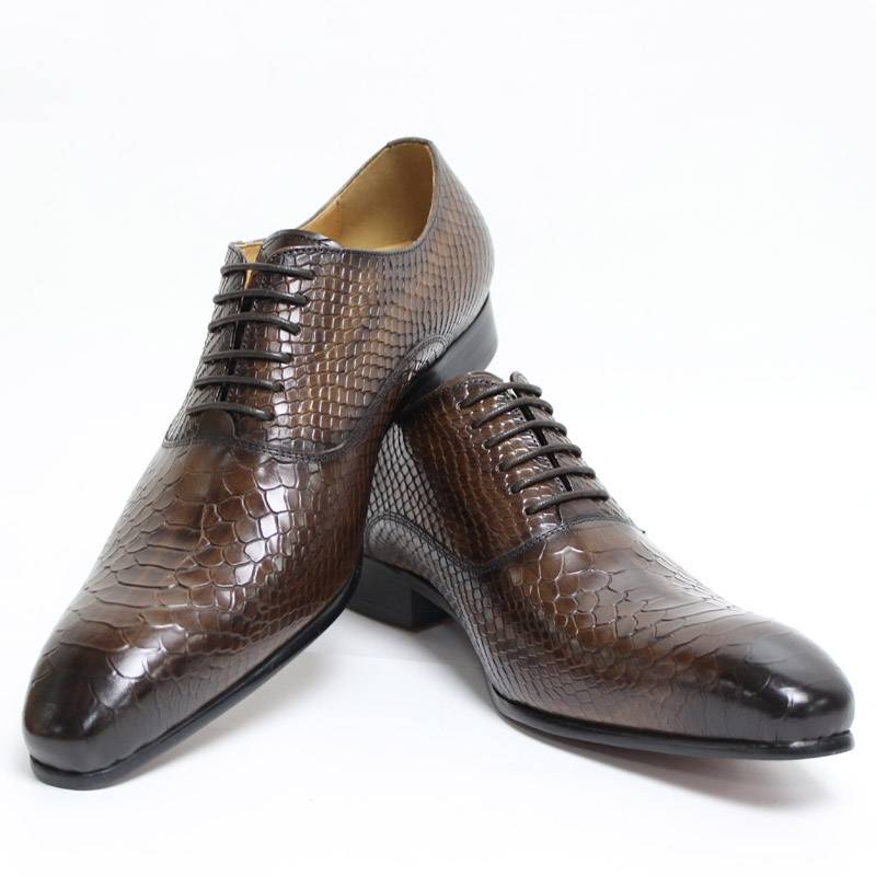 Zapatos de hombre de estilo empresarial con patrón de piel de serpiente y punta estrecha de café negro