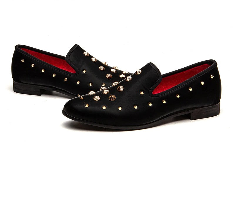 Negro sólido con remaches dorados Hombres Mocasines Zapatos