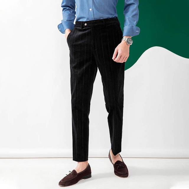 Pantalon court rayé à lignes pointillées