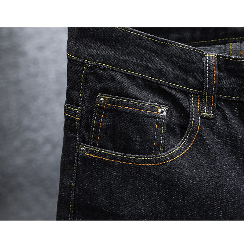 Jean foncé pour homme avec broderie de fantômes japonais