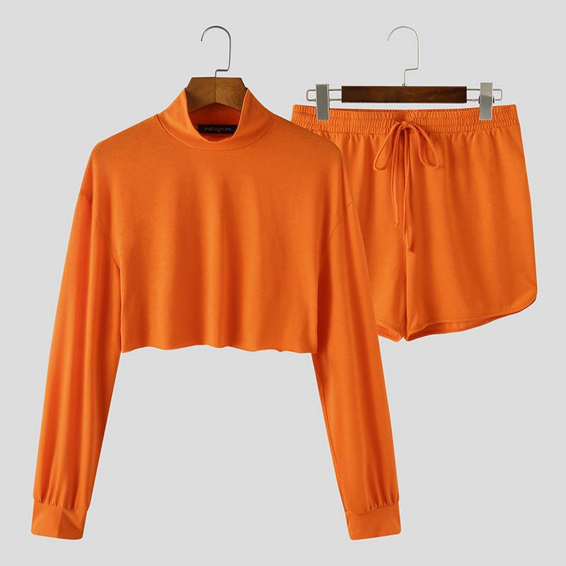 Conjunto de top corto y shorts de cuello alto liso