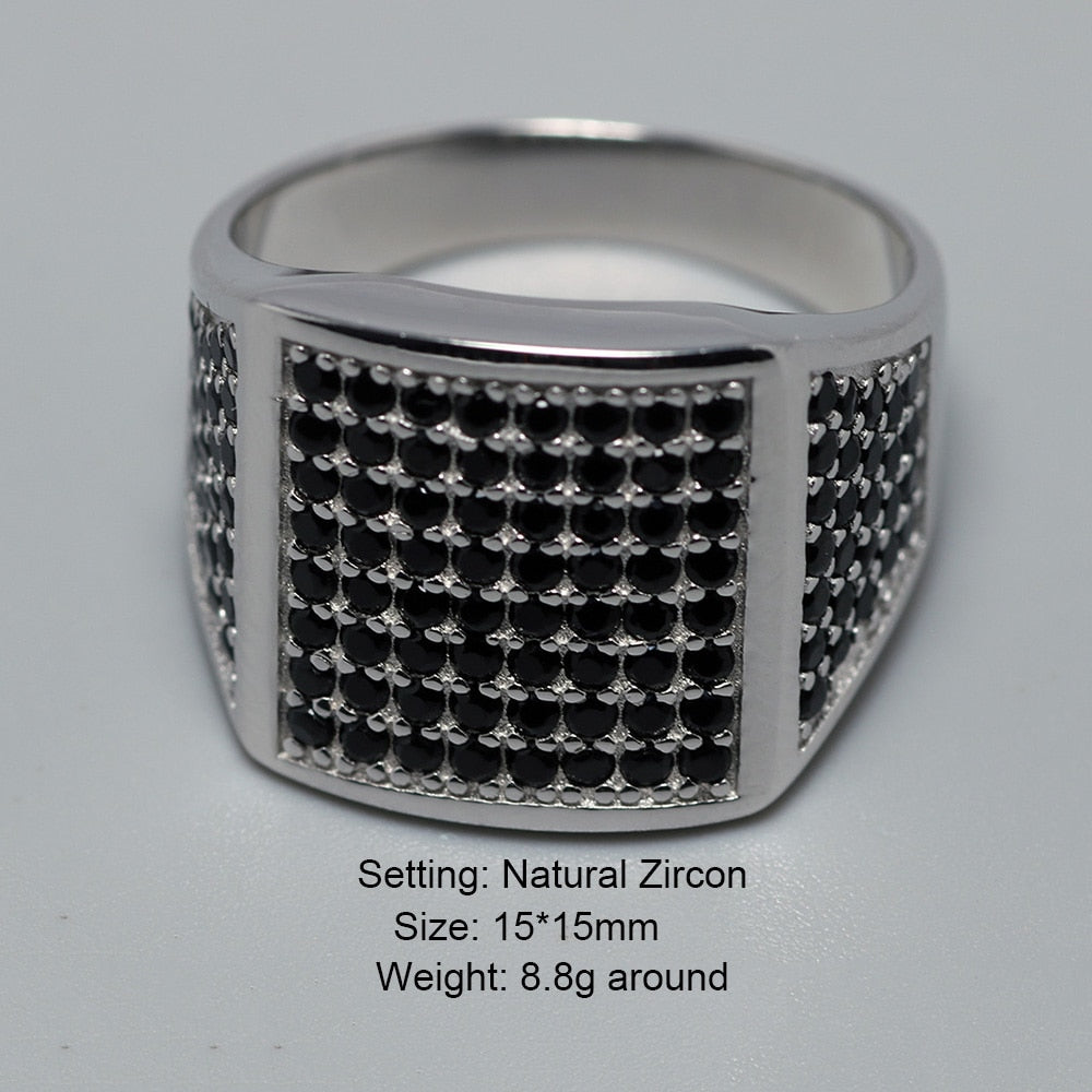 Anillos negros pequeños decorados con piedra de puntos de ónix