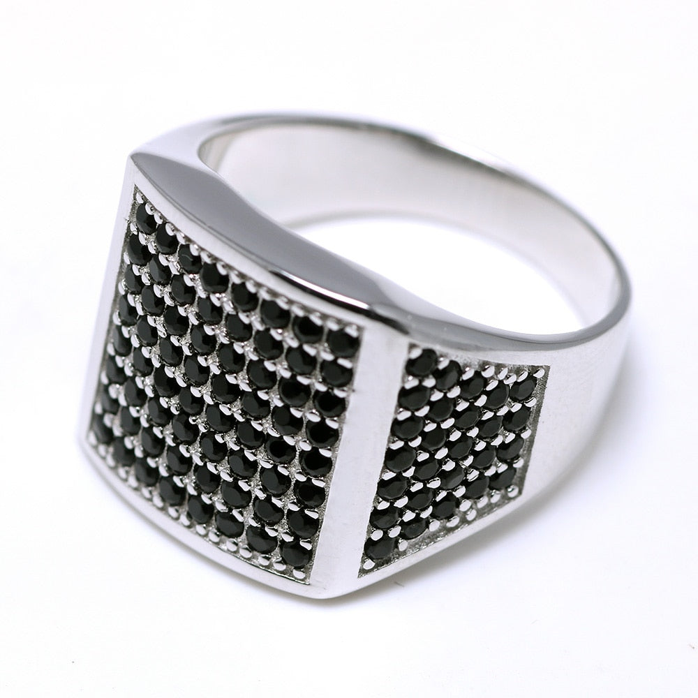 Bagues noires ornées de petits points d'onyx