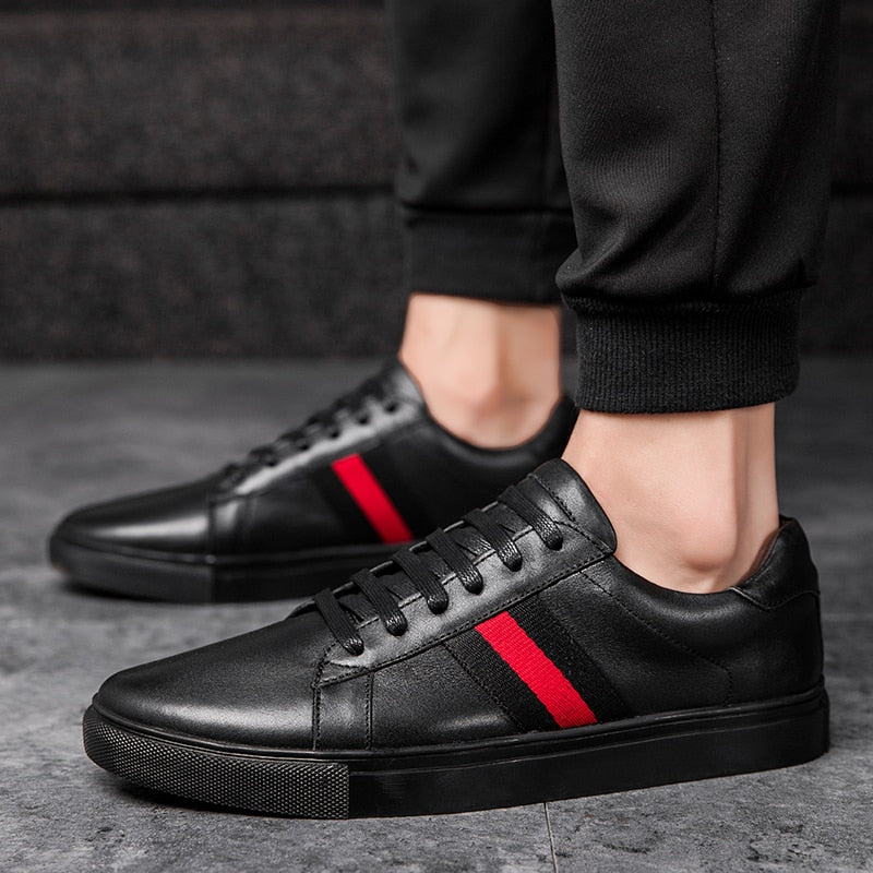 Sneaker décontracté en cuir véritable noir avec ruban rouge pour hommes