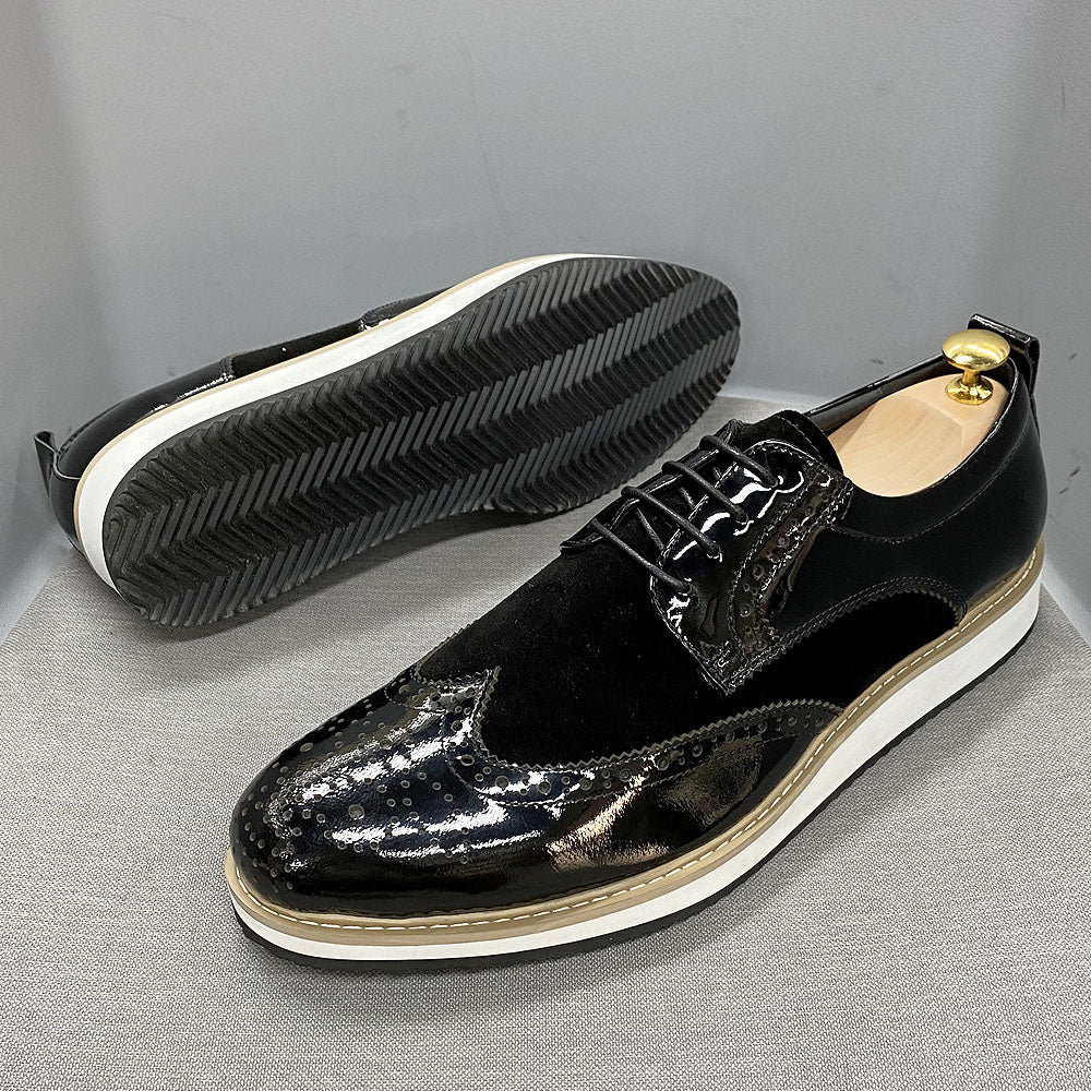 Glossy Finishing Decorated Wingtip Black Brogue Shoes