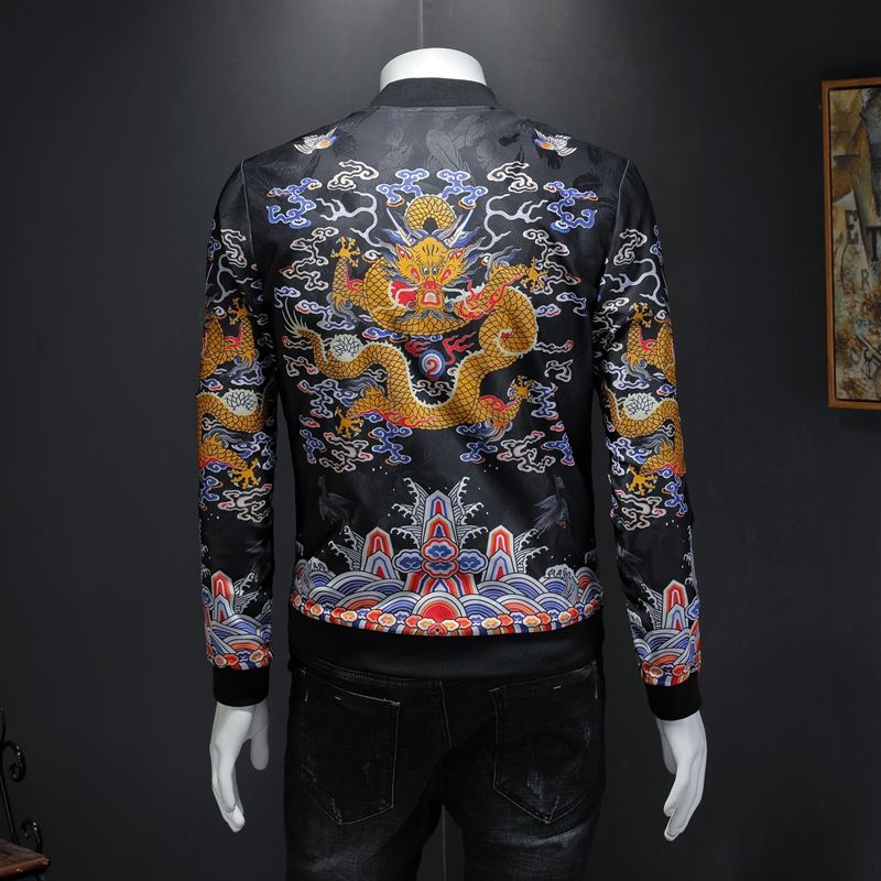 El hombre de las cazadoras chinas