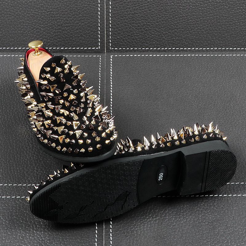 Zapatos de hombre de estilo casual con punta estrecha y remaches afilados negros