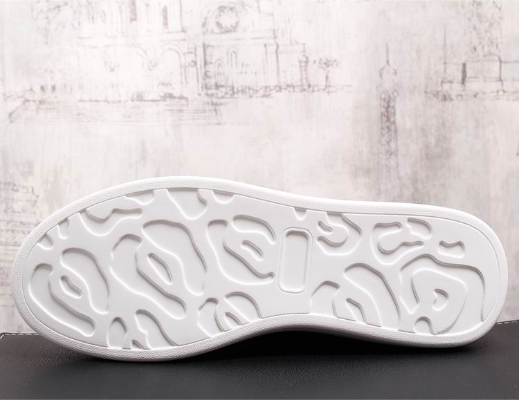 Fancy Casual Lace Up with Red Strap Buckle Men Sneaker