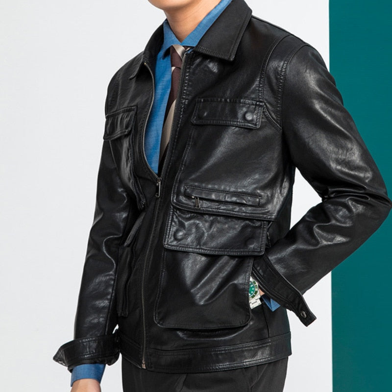 Chaqueta fina negra de piel sintética con cuatro bolsillos decorados