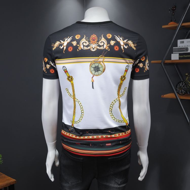 T-shirt imprimé de style baroque de boussole de cheval