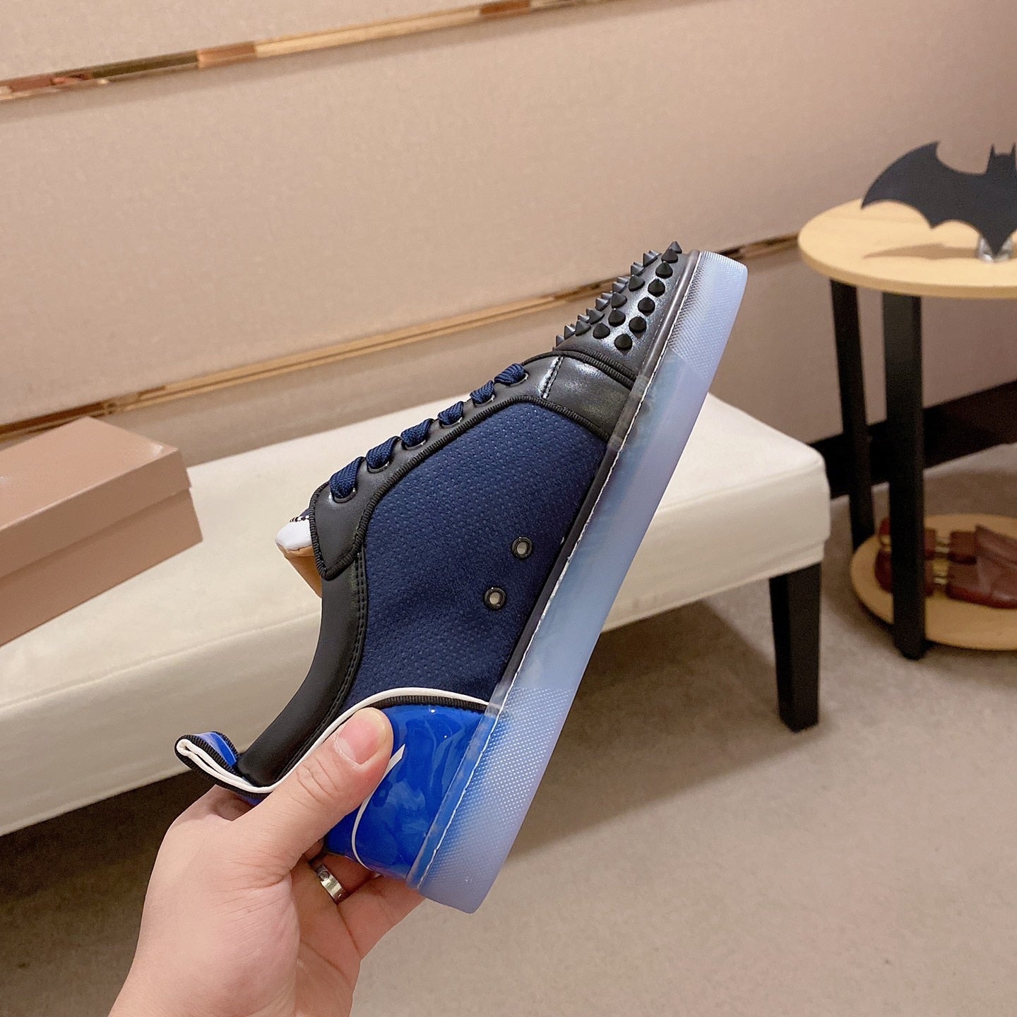 Baskets bleues à rivets en cuir véritable