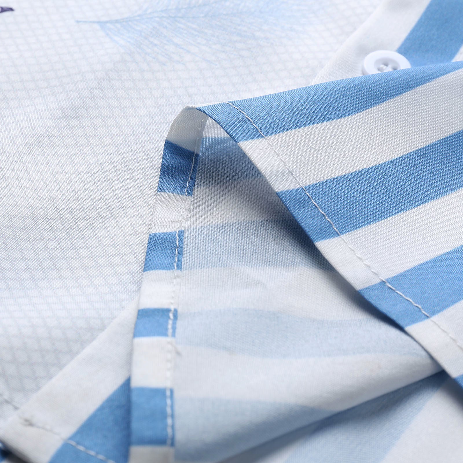 Camisa De Manga Corta Con Estampado De Rayas Y Plumas