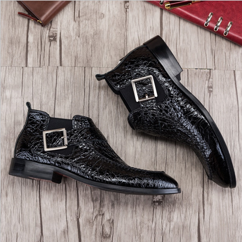 Bottines pour hommes à bout pointu avec motif croco et boucle ardillon