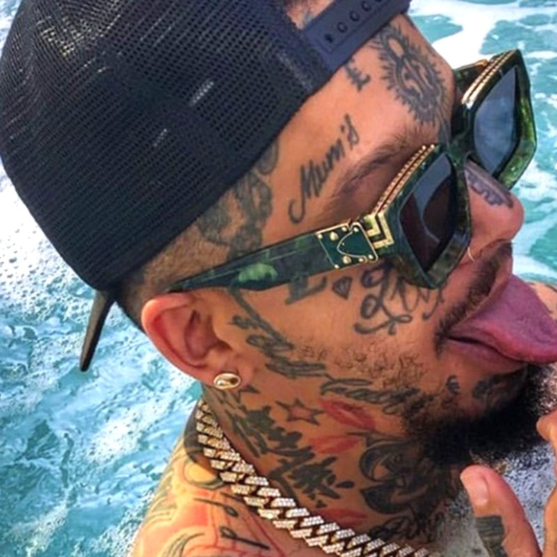 Gafas de policarbonato con detalles dorados y montura cuadrada para hombre