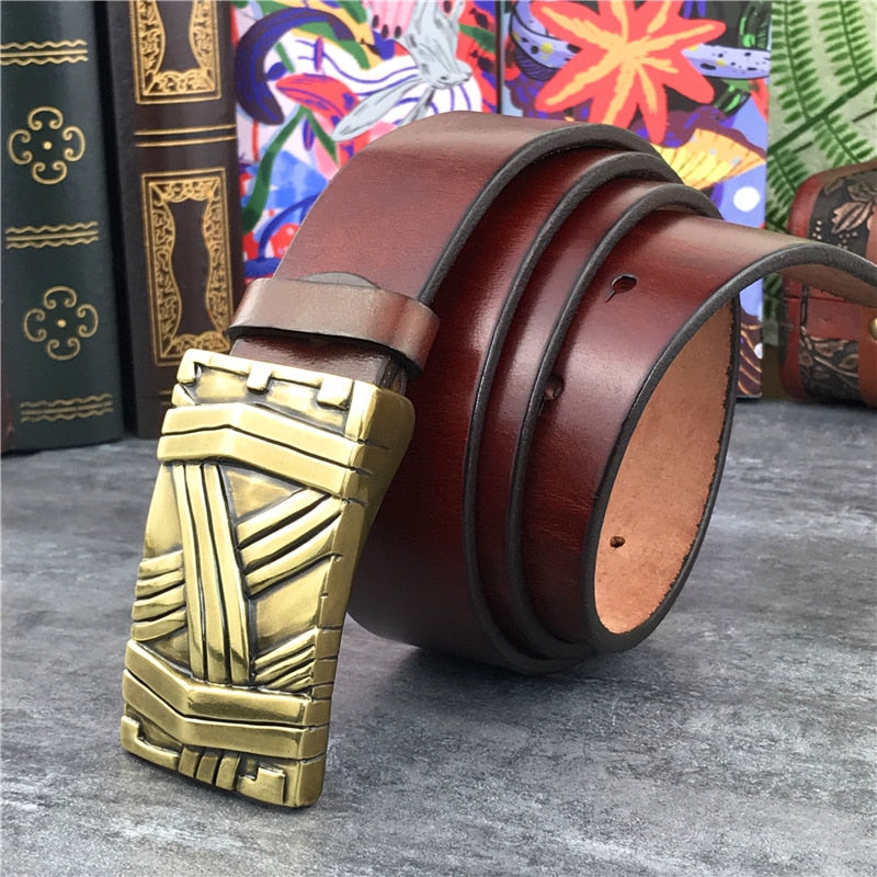 Cinturón de cuero con hebilla de lujo de metal dorado