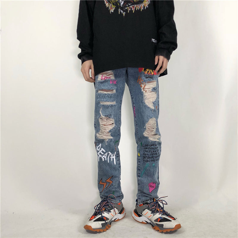 Vaqueros desgastados para hombre con estampado estilo grafiti punk