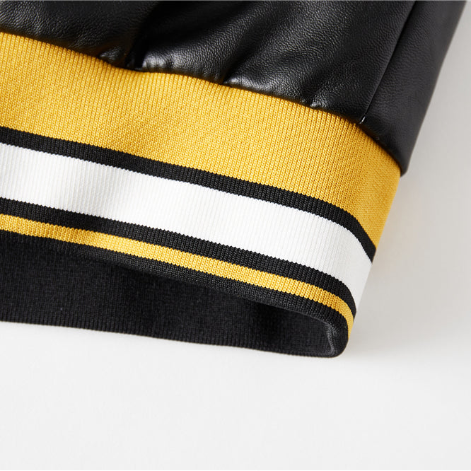 Veste en cuir brodée de lettres