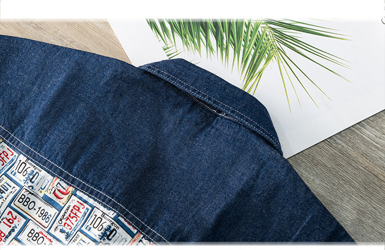 Camisa vaquera de patchwork con números de placas divertidas