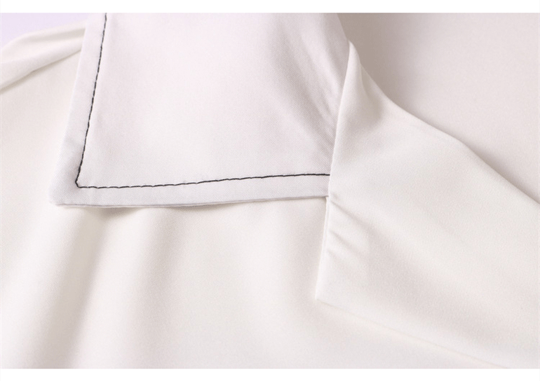 Camisa blanca estampada a mano azul