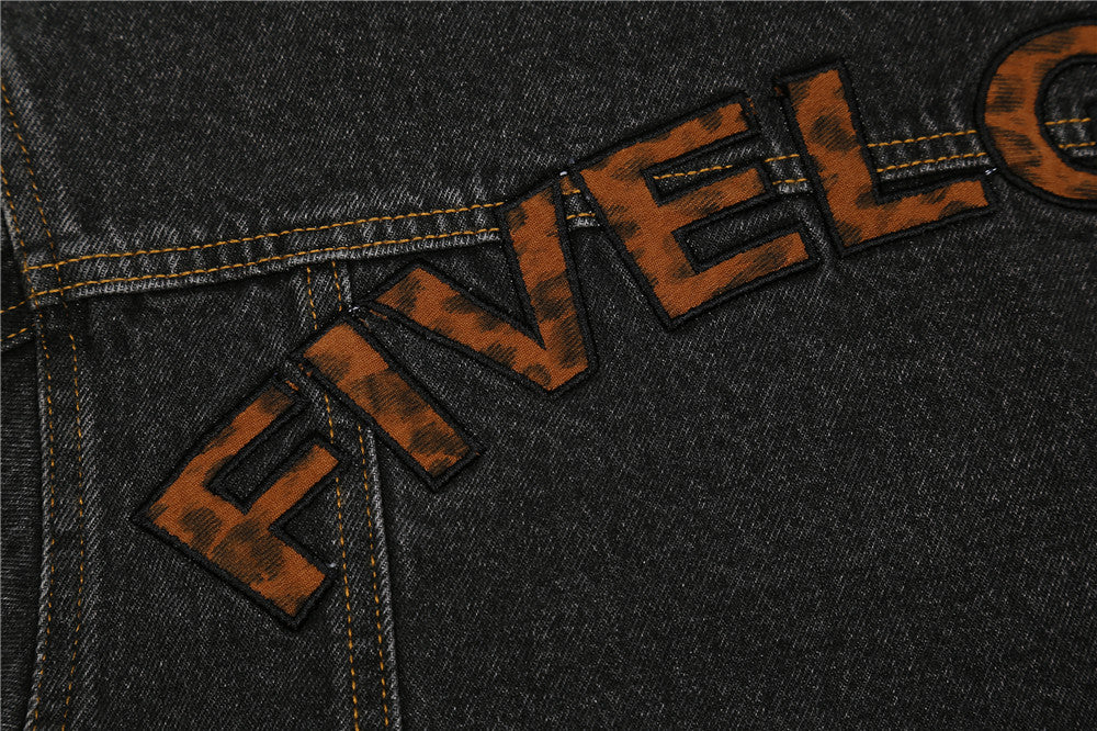 Veste en jean patchwork en forme de lettre et léopard